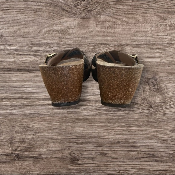 Vionic Women's Danette Snakeskin Cork Wedge Orthaheel Sandals - Picture 3 of 5